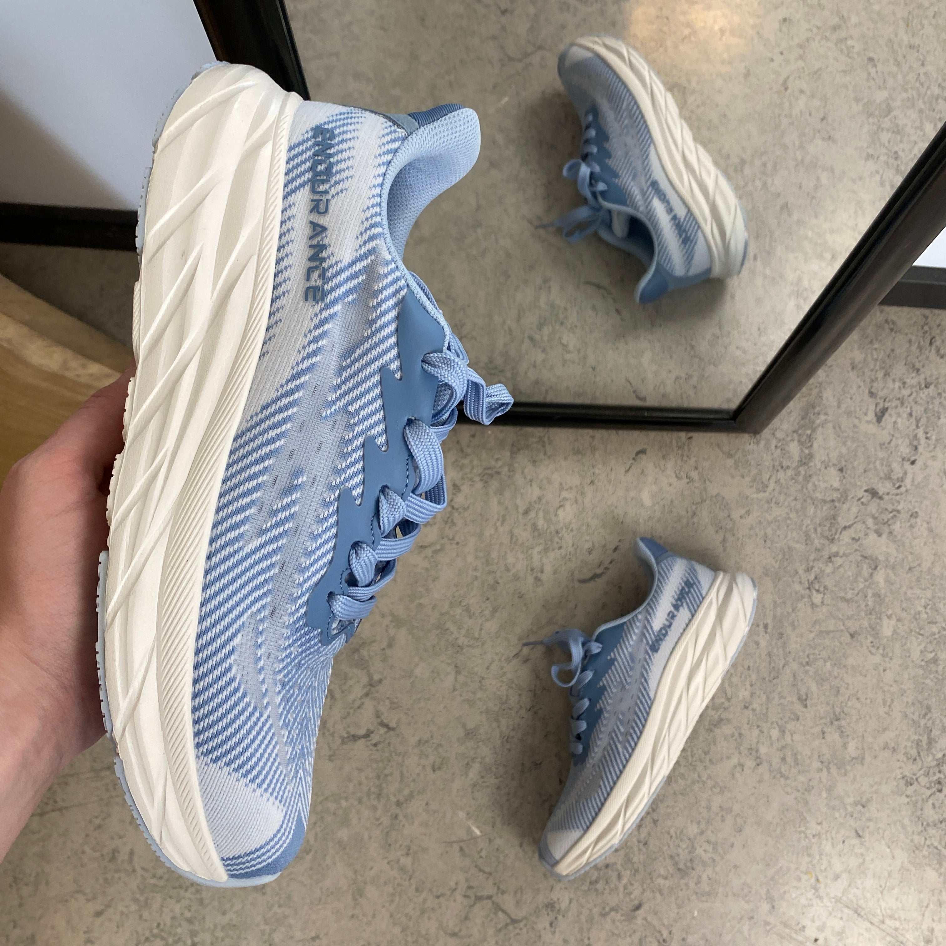 Sapphira sneaker till dam – Endurance