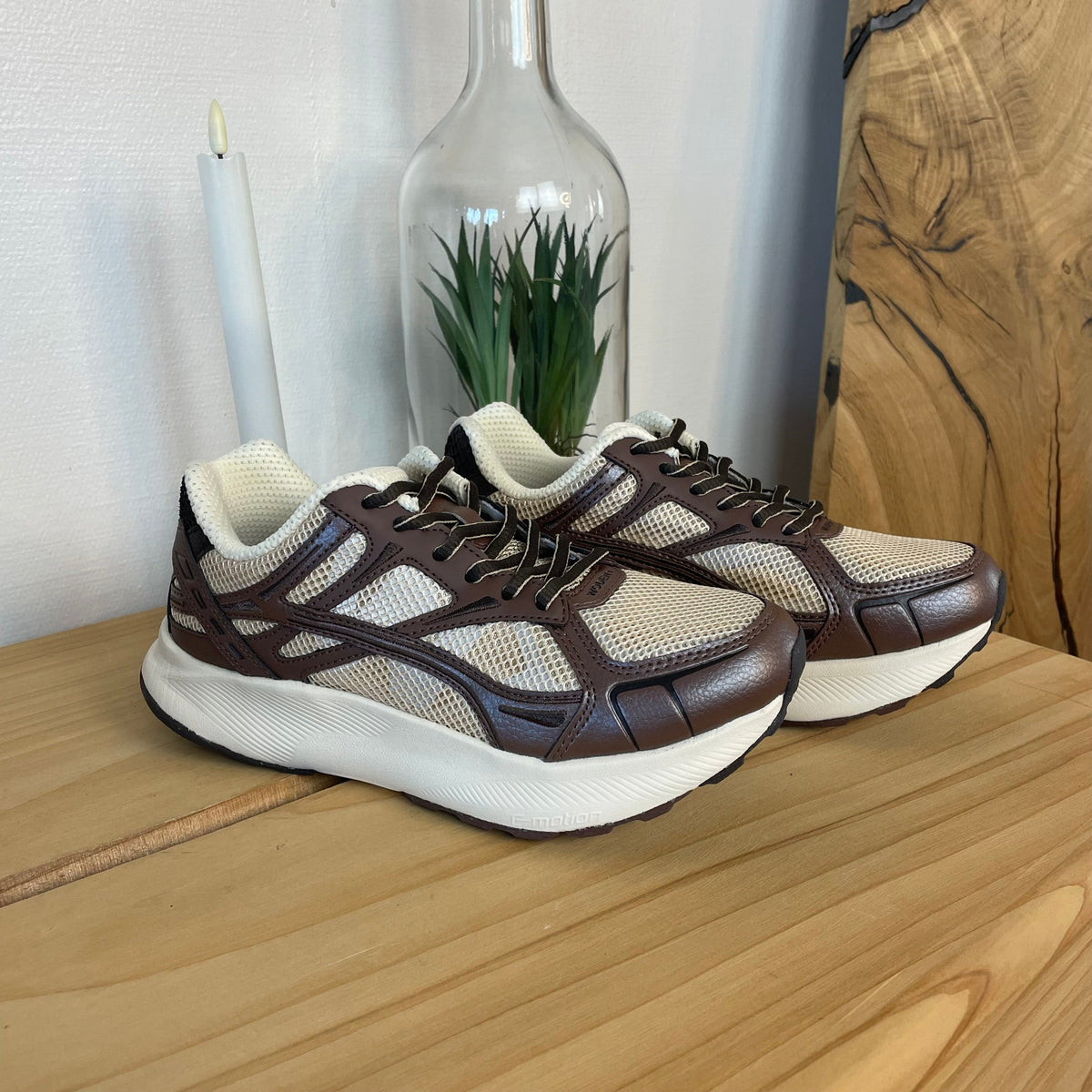 Woden Freja Runner – brun sneaker med lätt rullsula