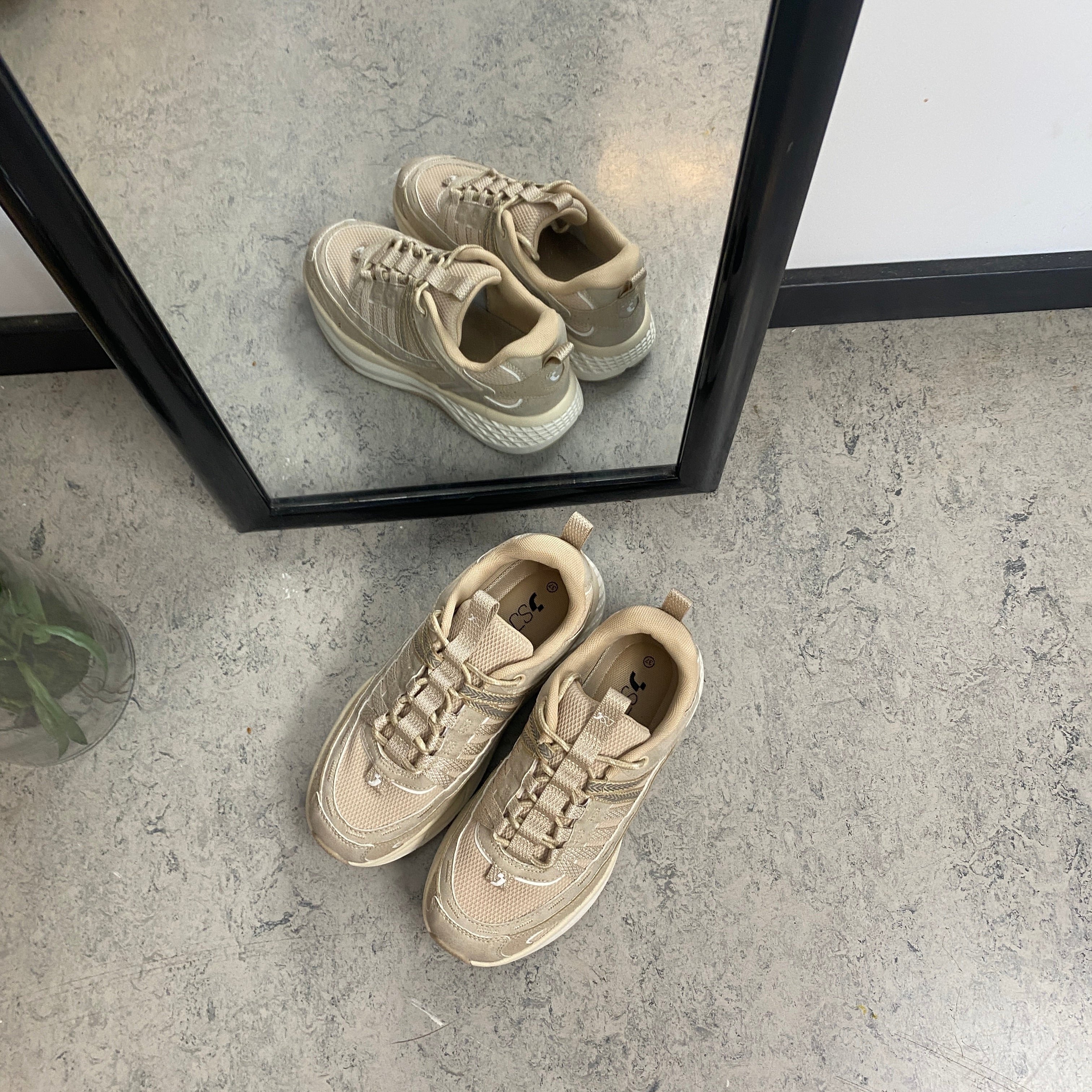 Beige/bruna skor – SSKbutiken.se