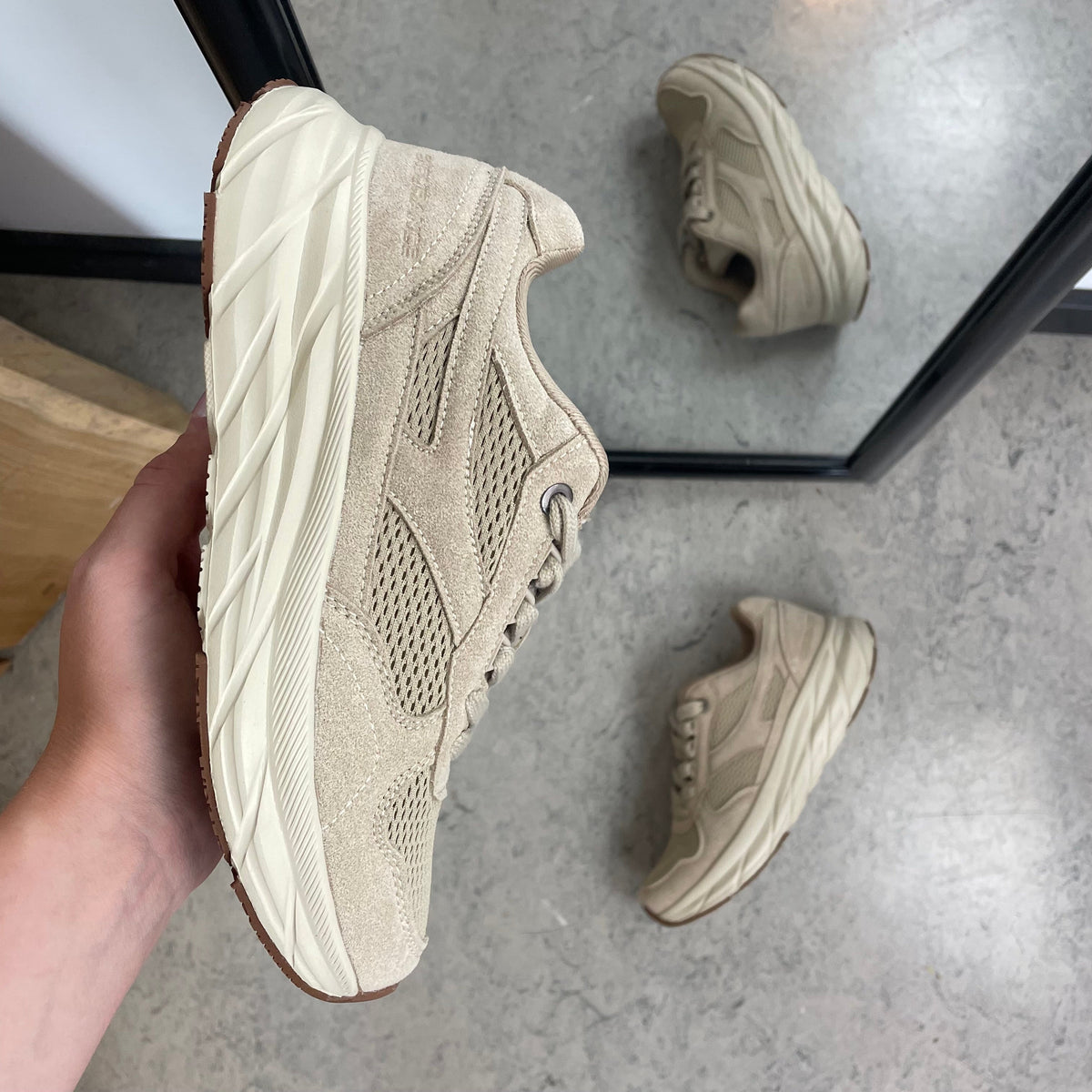 Endurance komfortsko för dam – beige sneaker med lätt och stötdämpande sula