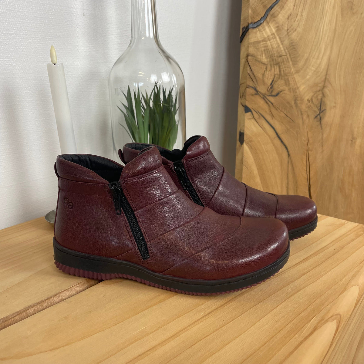 Green Comfort Lugano Laisa i bordeaux – bekväm kort läderstövel med dubbla dragkedjor