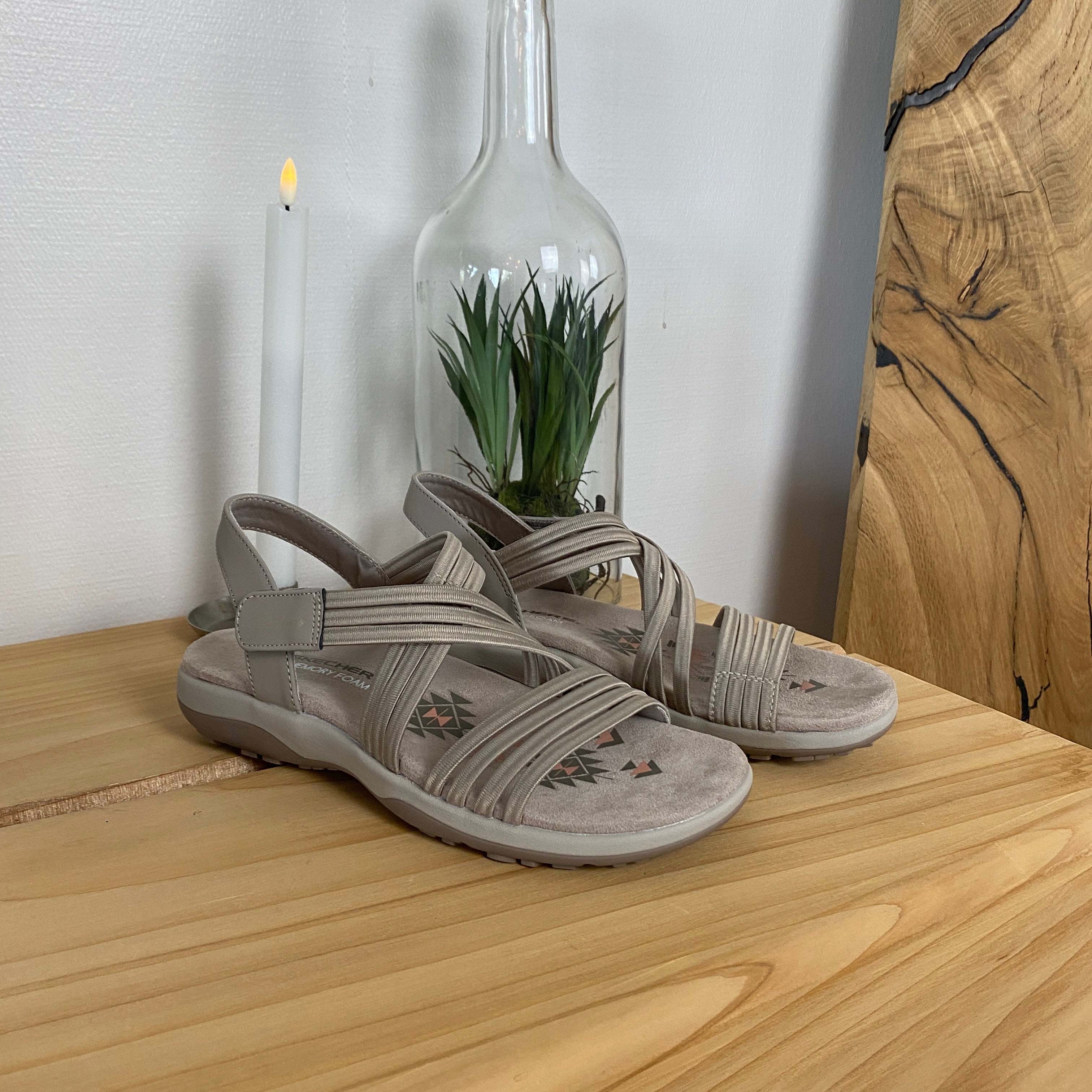 Skechers sandaler med elastiska remmar – lätta, flexibla & maskintvättbara