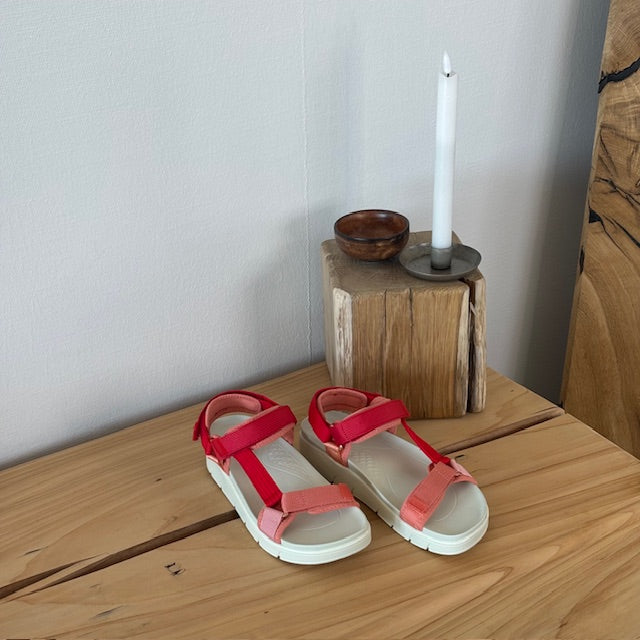 Green Comfort-sandal i röd färgkombination