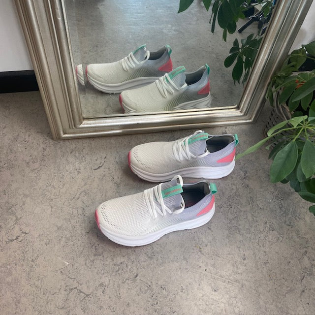 Grå/vit andningsbar slip-on-sko med stötdämpning