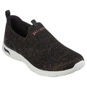 Mörka damskor med färgdetaljer från Skechers