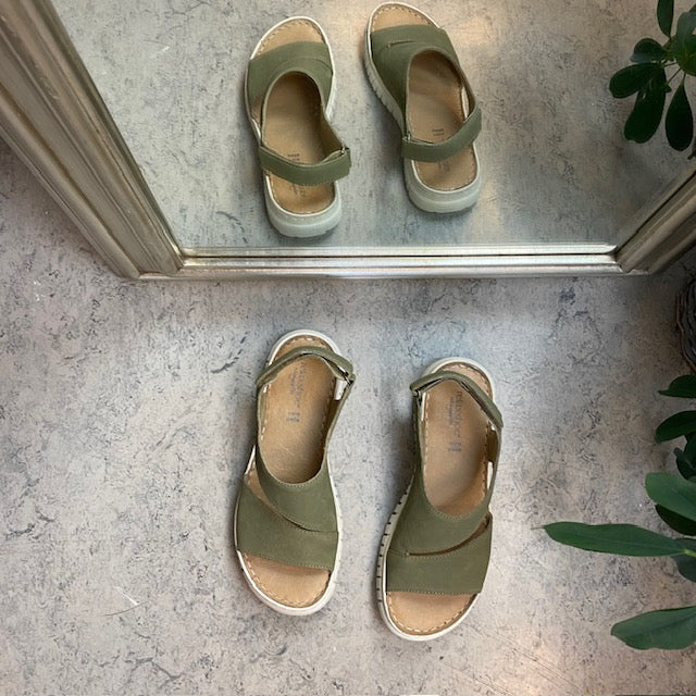 Mjuk grön skinnsandal från Relaxshoe