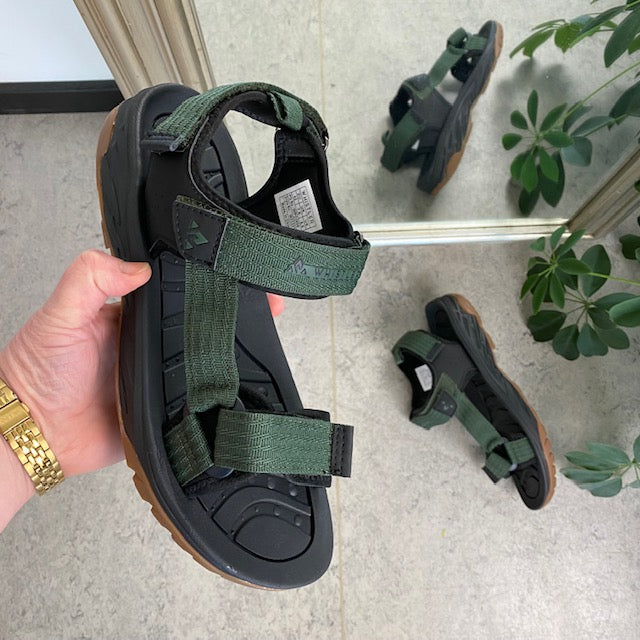 Grön sportig sandal från Whistler med tre justerbara remmar