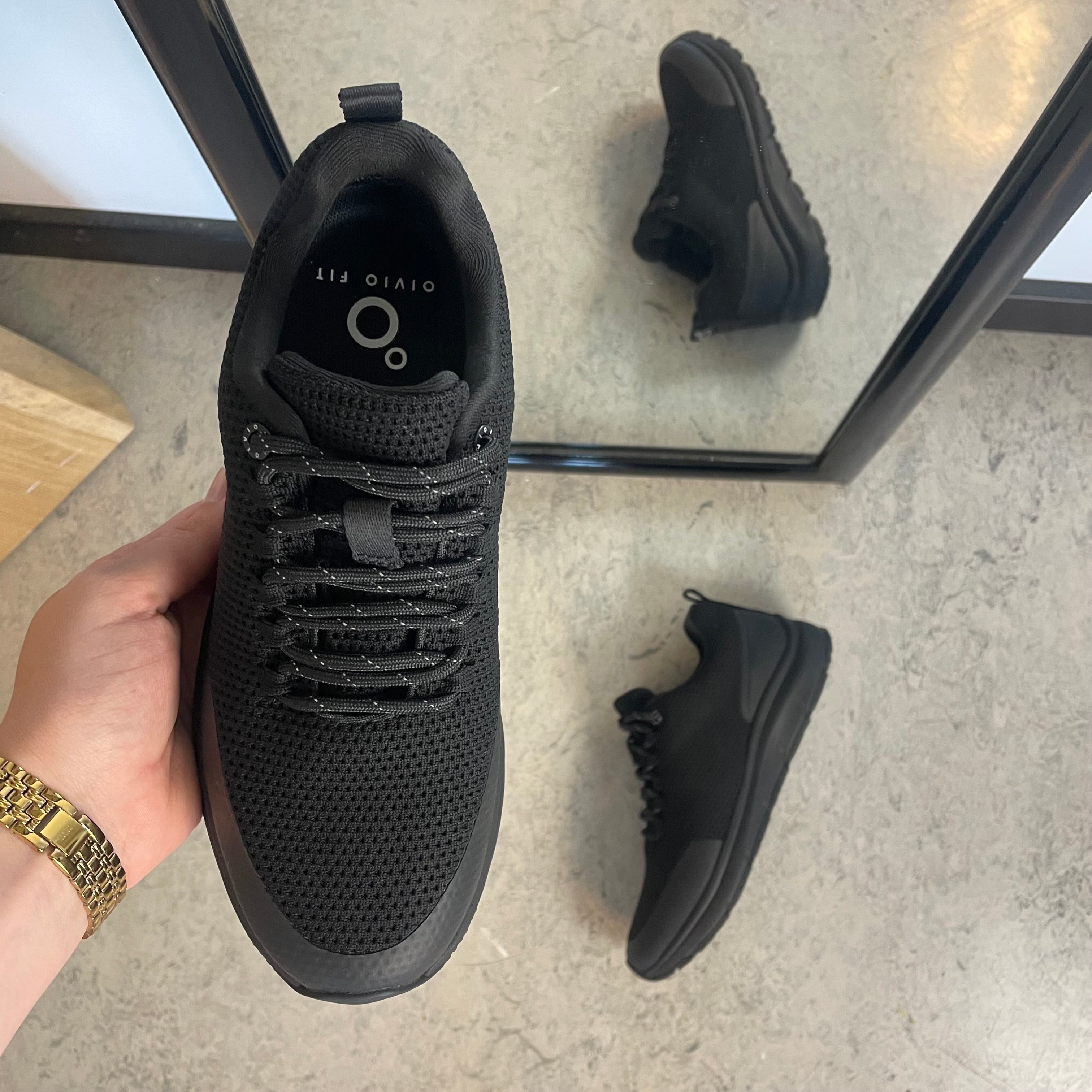 Vattenavvisande komfort-sneaker i svart med halksäker sula