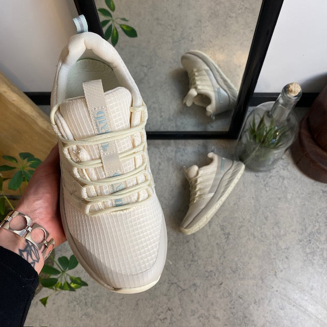 Råvit Green Comfort vandringssko med fast hålfotsstöd