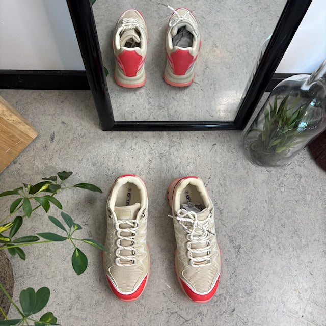 Beige skor med andningsbar ovandel och fina detaljer