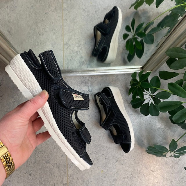 Bred sandal från OrtoMed med kardborre