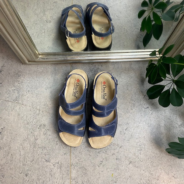 Blå bred skinnsandal med kardborre