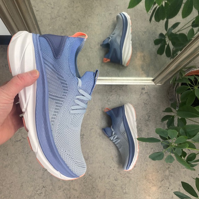 Blå andningsbar slip-on-sko med stötdämpning