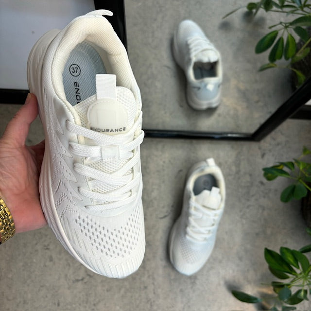 Endurance vit sneaker – andningsbar komfort med stötdämpning & lätt hålfotsstöd