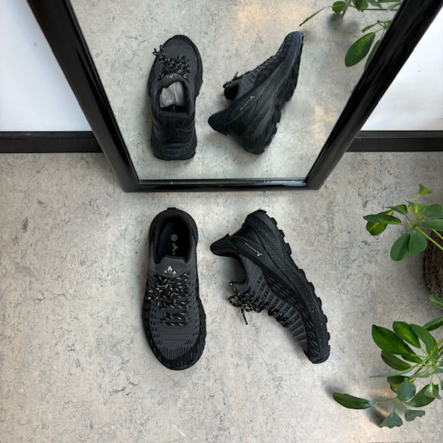 Mörkgrå slip-ons från Whistler med bred passform