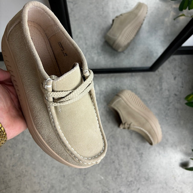 Beige mockasko med gångsula och svangstöd