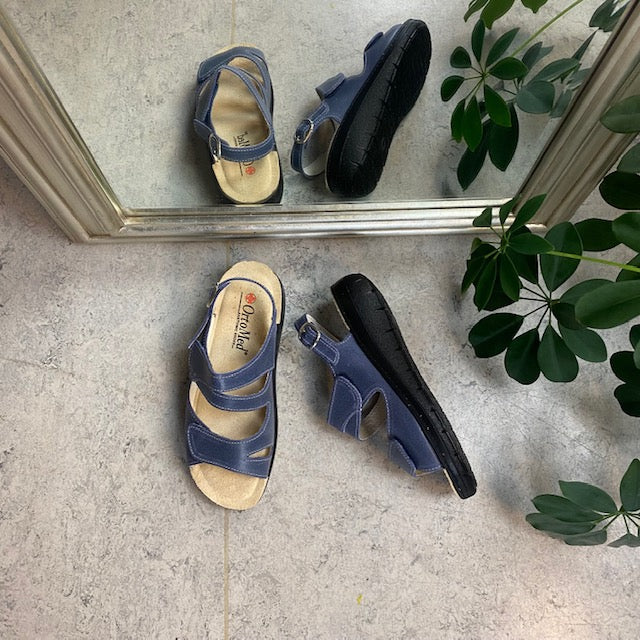 Blå bred skinnsandal med kardborre