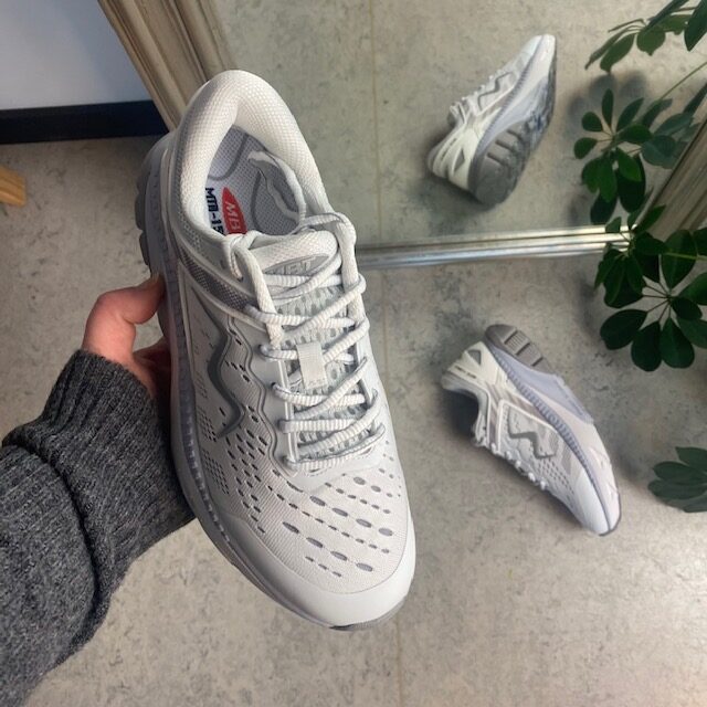 MTR1500 löpar- och promenadskor i vitt från MBT
