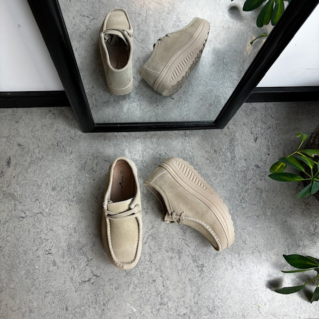 Beige mockasko med gångsula och svangstöd