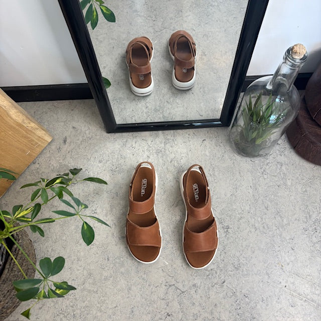 Brun skinnsandal från Green Comfort