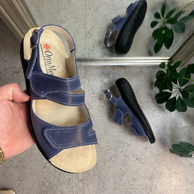 Blå bred skinnsandal med kardborre