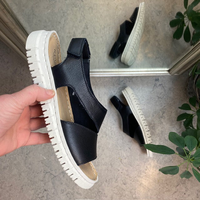 Mjuk svart lädersandal från Relaxshoe