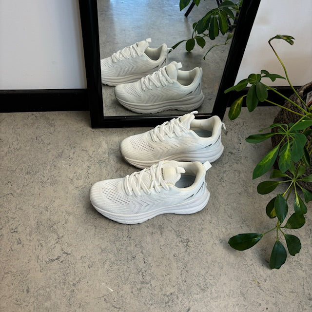 Endurance vit sneaker – andningsbar komfort med stötdämpning & lätt hålfotsstöd