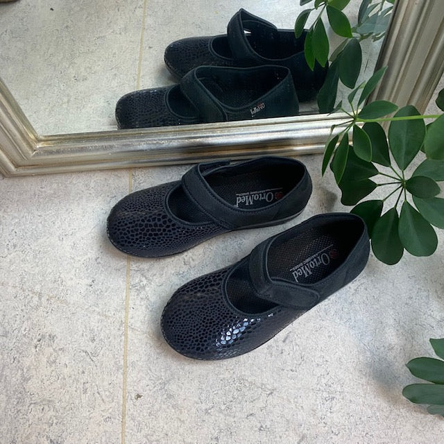 Bred ballerina med kardborre och extra plats