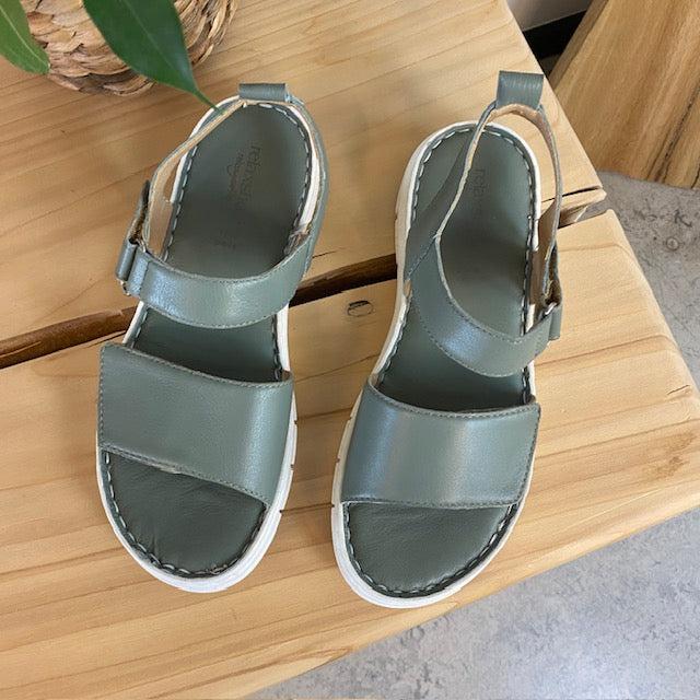 Mjuk och flexibel lädersandal i grön från Relaxshoe