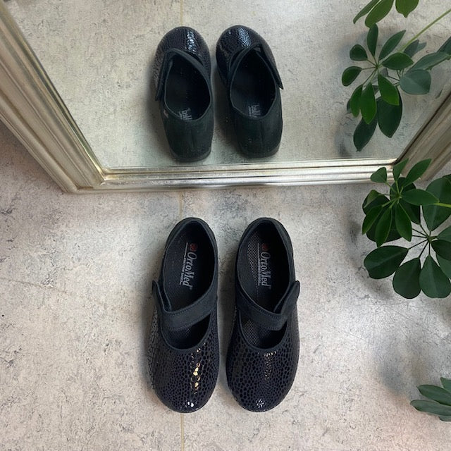 Bred ballerina med kardborre och extra plats