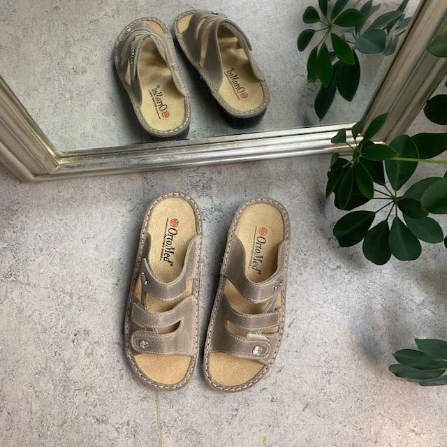 Bred skinn slip-on för hallux valgus