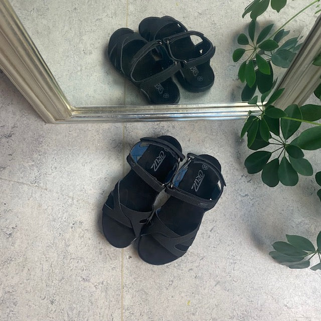 Lätt sandal från Cruz med fotvalvsstöd