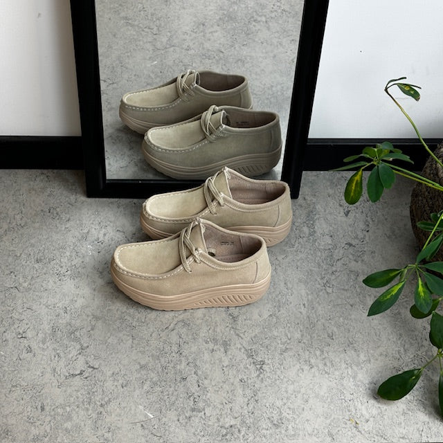 Beige mockasko med gångsula och svangstöd