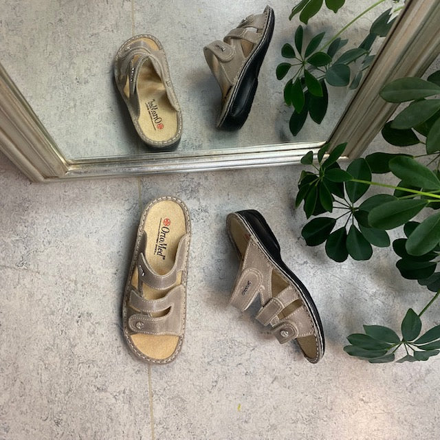 Bred skinn slip-on för hallux valgus