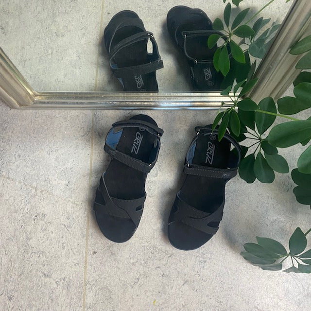 Lätt sandal från Cruz med fotvalvsstöd