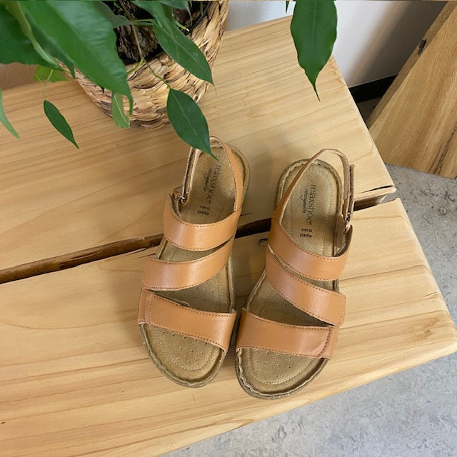 Brun lädersandal med fyra justerbara kardborreremmar från Relaxshoe