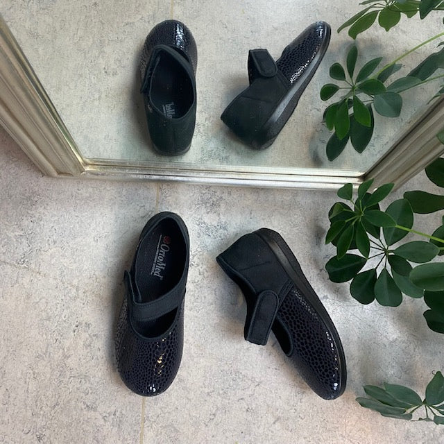 Bred ballerina med kardborre och extra plats