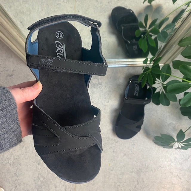 Lätt sandal från Cruz med fotvalvsstöd