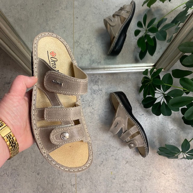 Bred skinn slip-on för hallux valgus