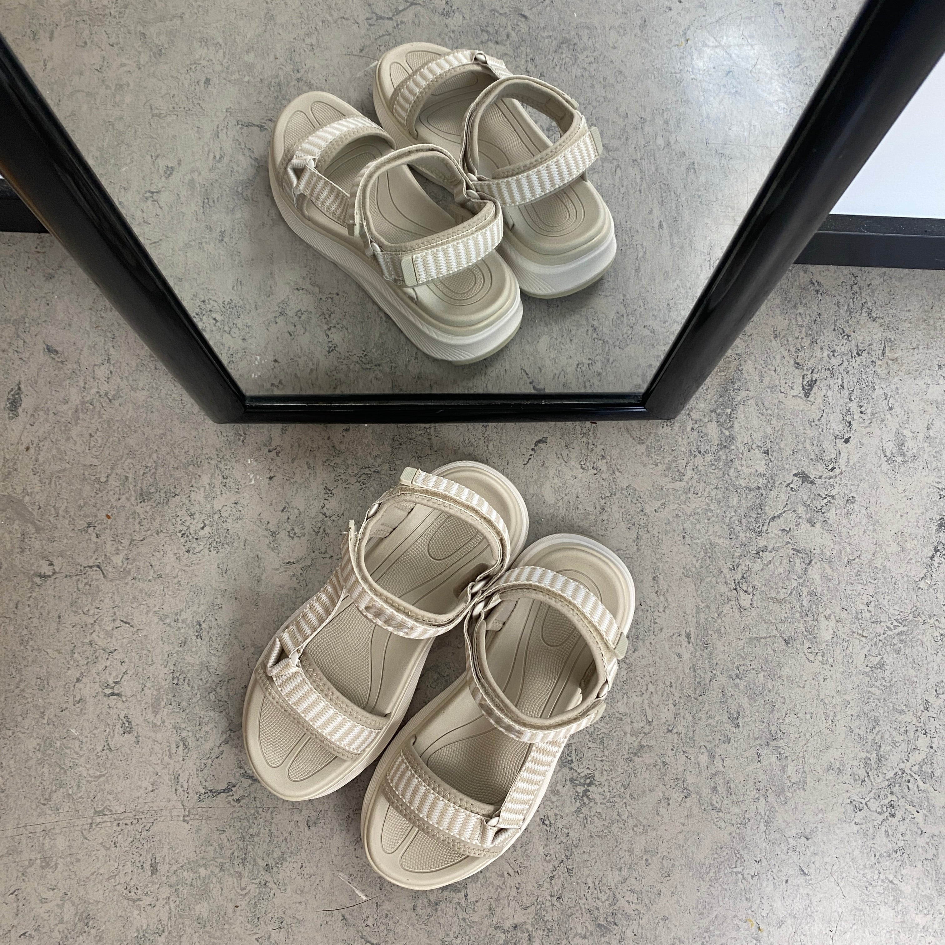 Cruz sandal i beige – Lätt & bekväm med justerbara remmar