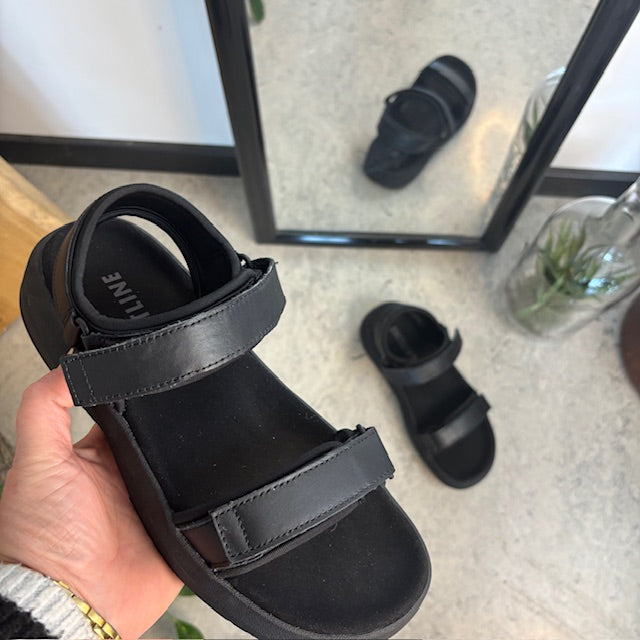 Gaitline sandal – svart med svart sula & SGL Technology™