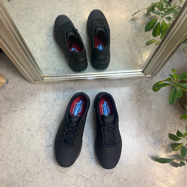 Svarta halkfria arbetsskor från Skechers med ESD