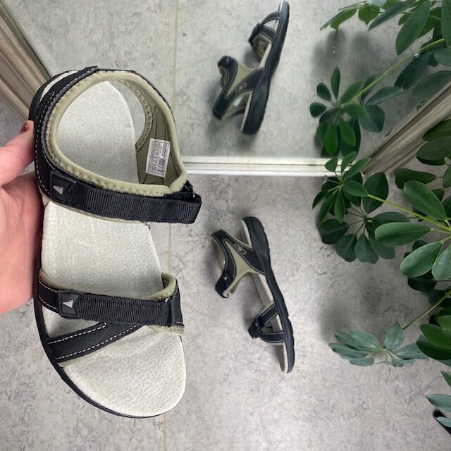 Svart lättviktsandal från CMP med stötdämpning