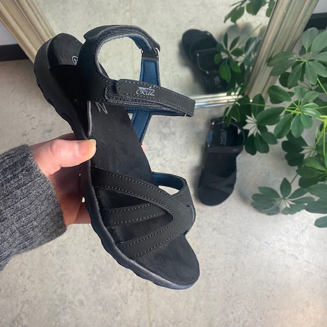 Lätt sandal från Cruz med fotvalvsstöd