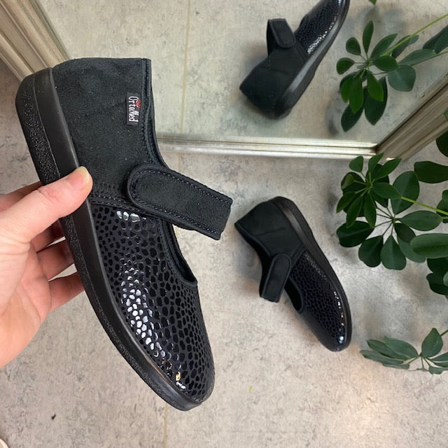 Bred ballerina med kardborre och extra plats