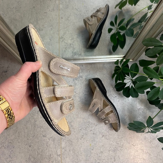 Bred skinn slip-on för hallux valgus