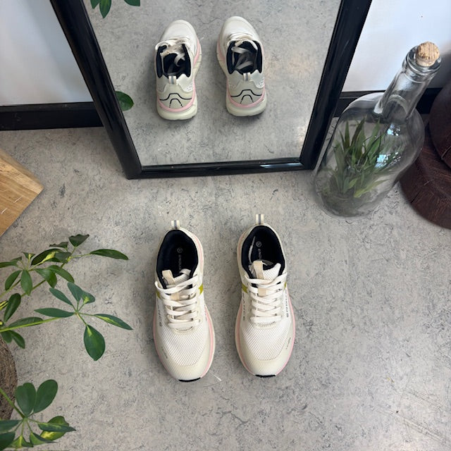 Andningsbara Endurance Comfortfit-sneakers med rosa detaljer