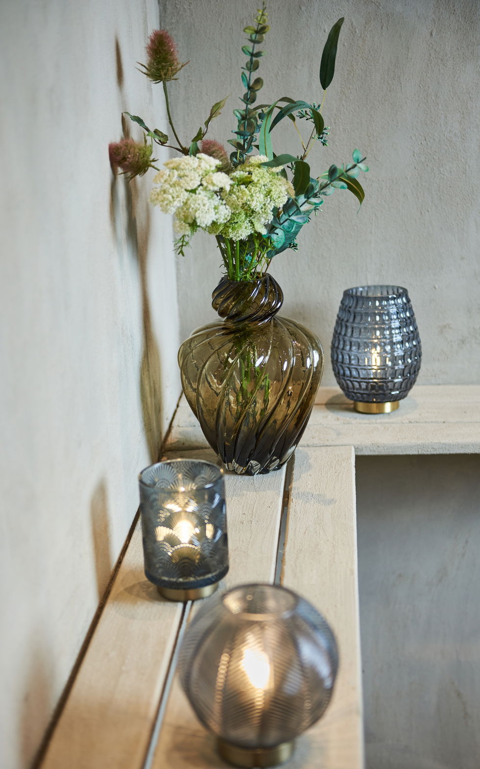 LED-lampa med räfflor – Elegant design i blått glas