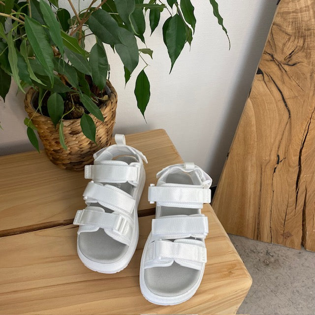 Gaitline Flow SP sandal – vit sandal med hålfotsstöd & IGNITE-skum