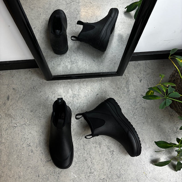Svart lyxig gummistövel med fotvalvsstöd från Green Comfort